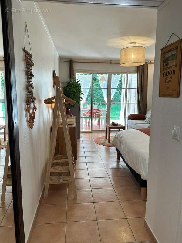 A vendre - studio d'exception en rez de jardin – bord de mer sainte anne - photo 3