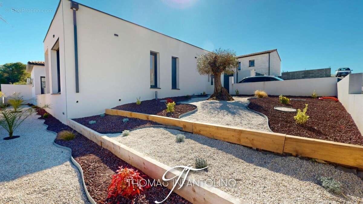 Villa d'architecte 175 m2 - piscine - vue montagne noire - garage - photo 13