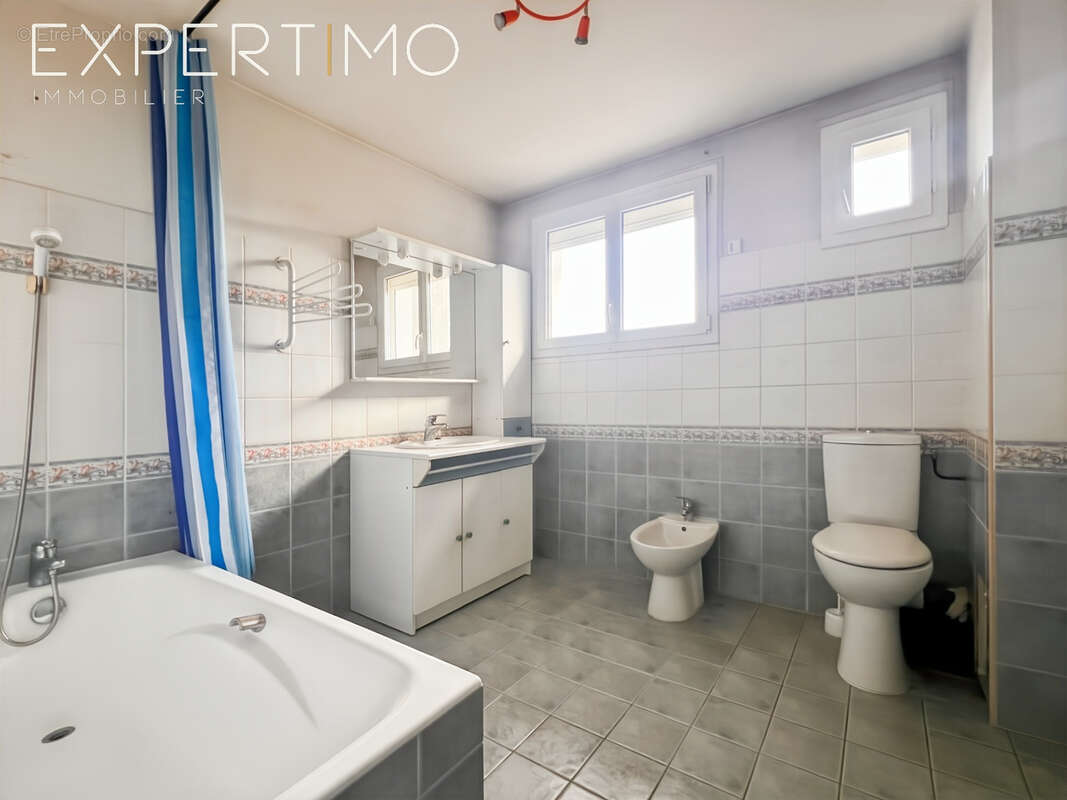 Maison à SAINTE-GENEVIEVE-DES-BOIS