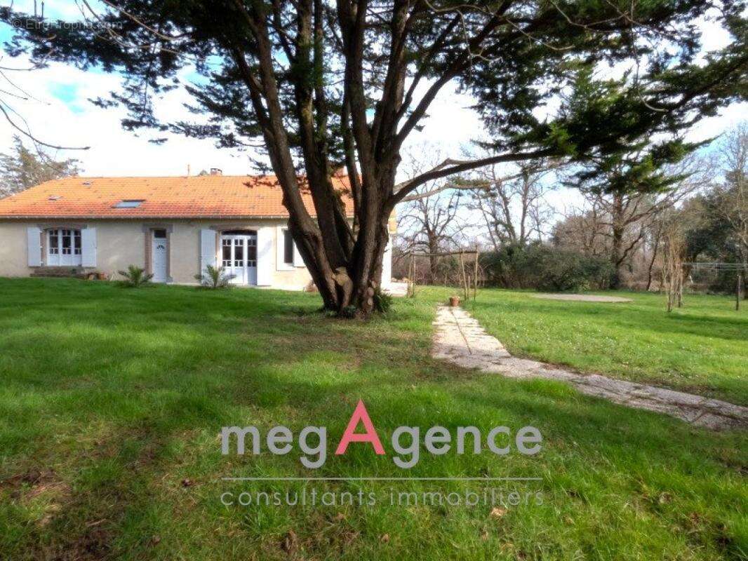 Maison en parfait etat - avrille proche longeville sur mer - photo 14