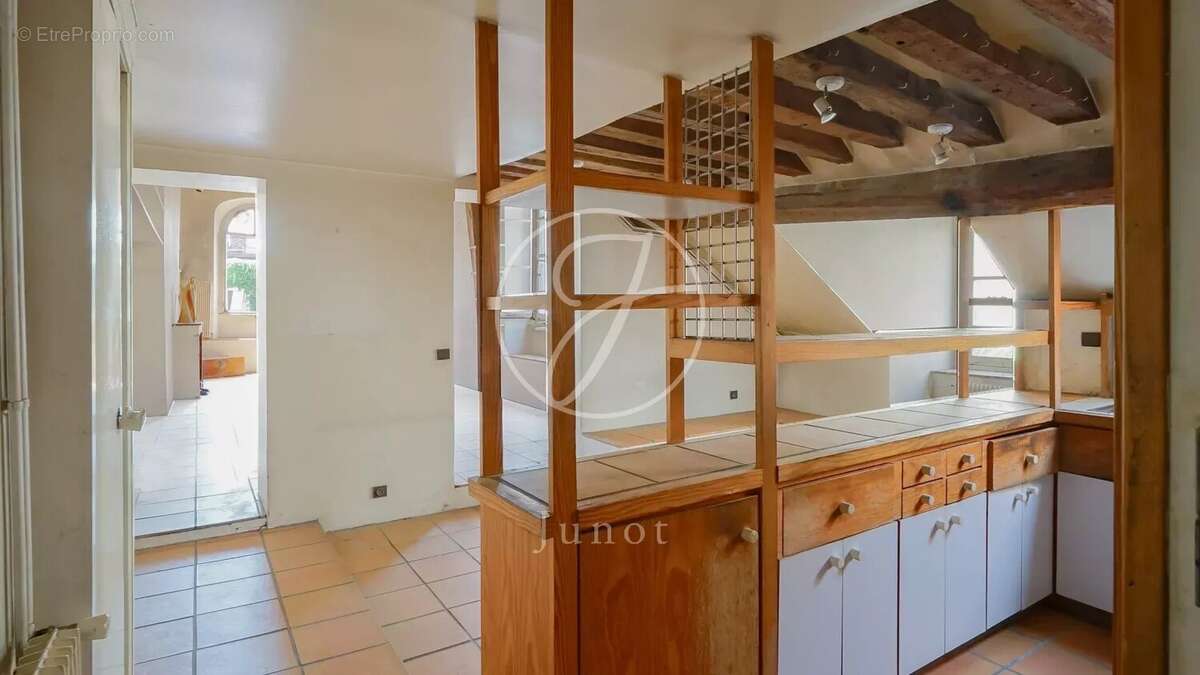 Appartement à PARIS-3E