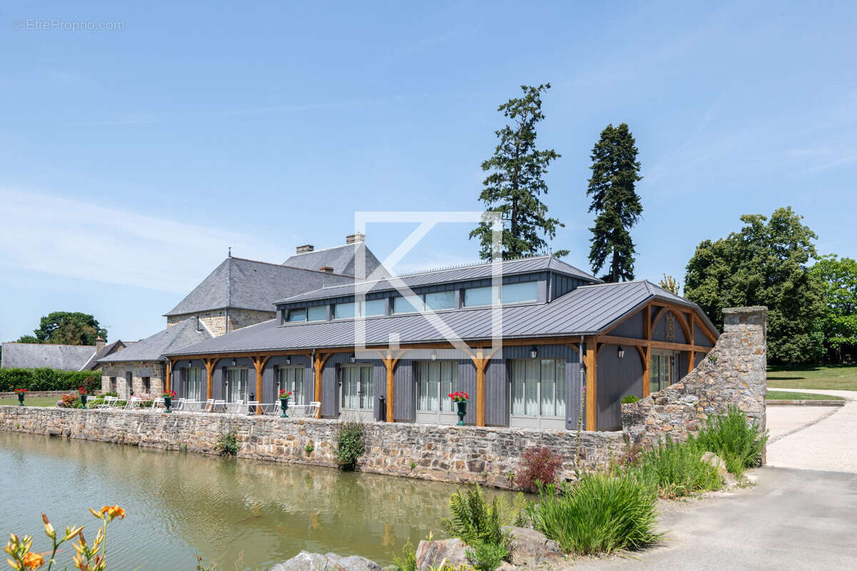 Autre à MEZIERES-SUR-COUESNON