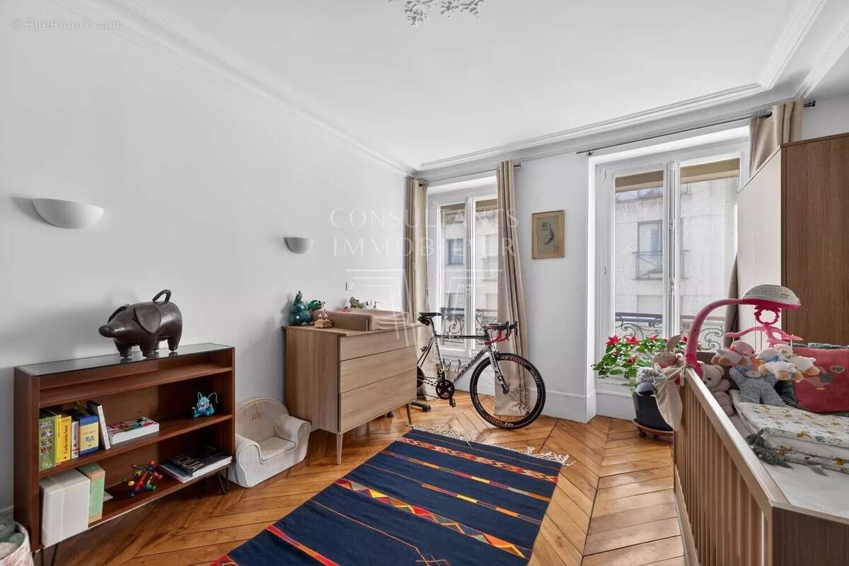 Appartement à LEVALLOIS-PERRET