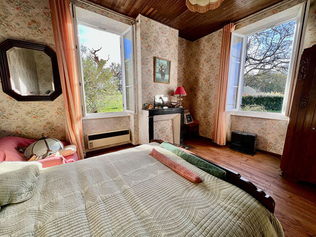 Secteur Villeneuve-sur-Lot, à la campagne mais non isolé, venez découvrir cette charmante maison en pierre de 77,84 m² habitable - photo 6