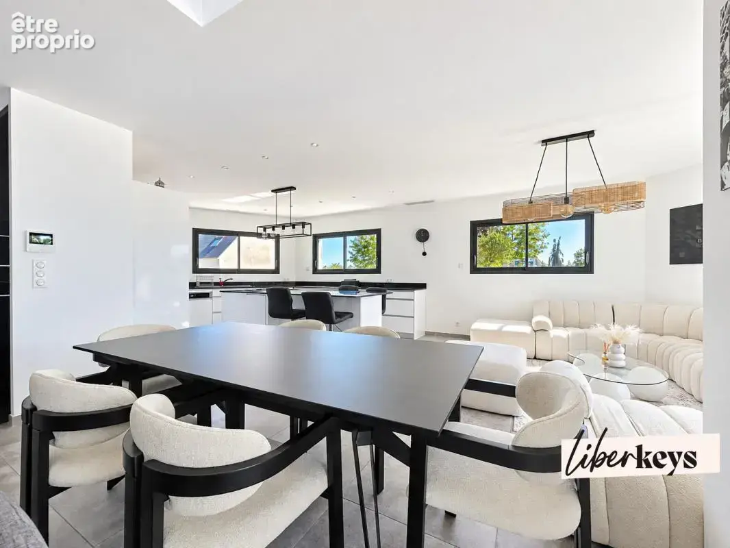OLIVET Centre (45160) – Maison 250 m², 5 chambres, piscine chauffée et grand garage - photo 7