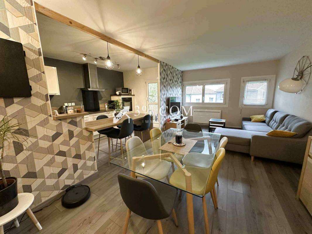 Appartement à ROSIERES-AUX-SALINES