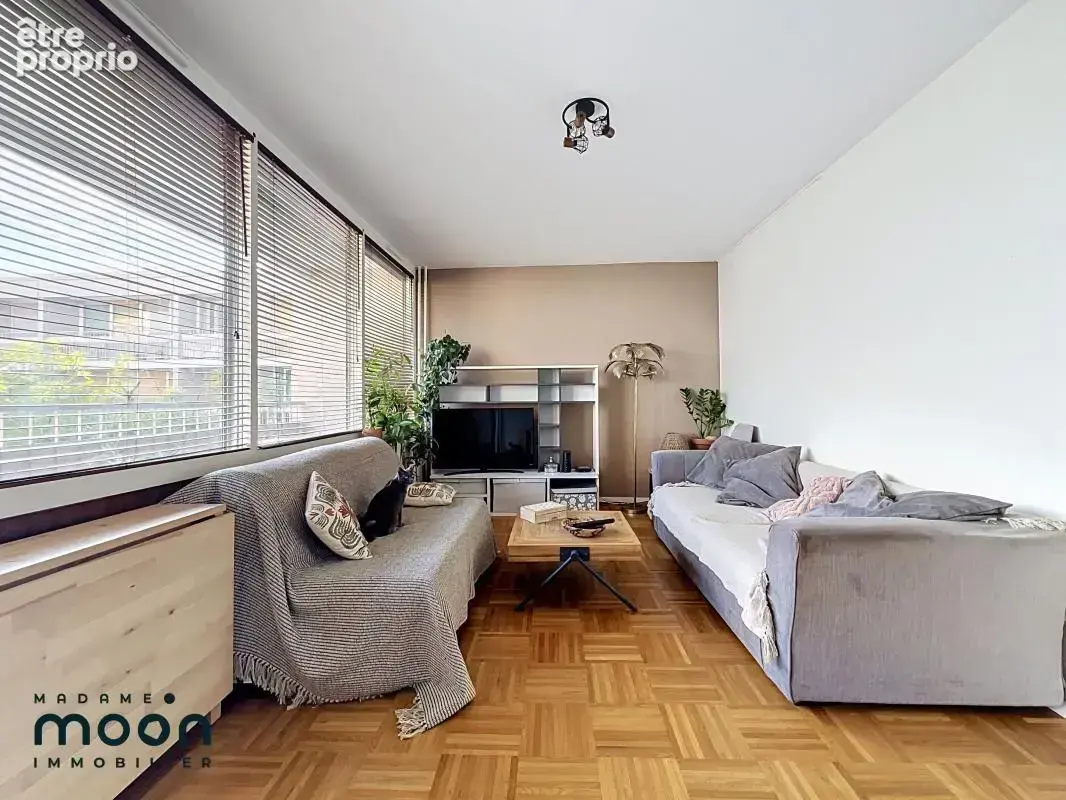 A Vendre - Appartement T3 58m² - Balcon - Cave - Parking - photo 2