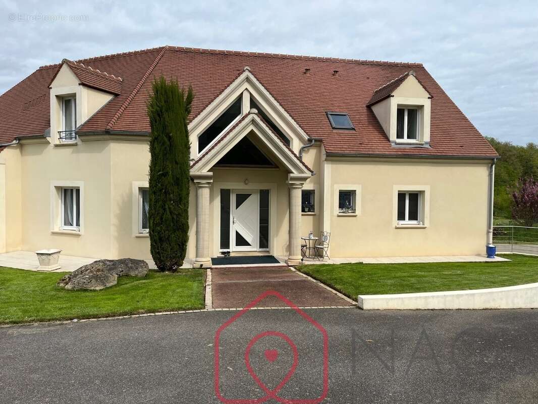 Maison à SAINT-PIERRE-LES-NEMOURS