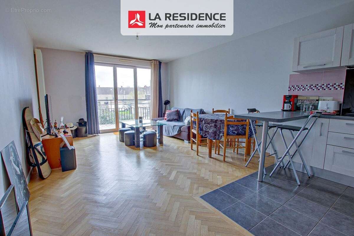 Appartement à LE MESNIL-SAINT-DENIS