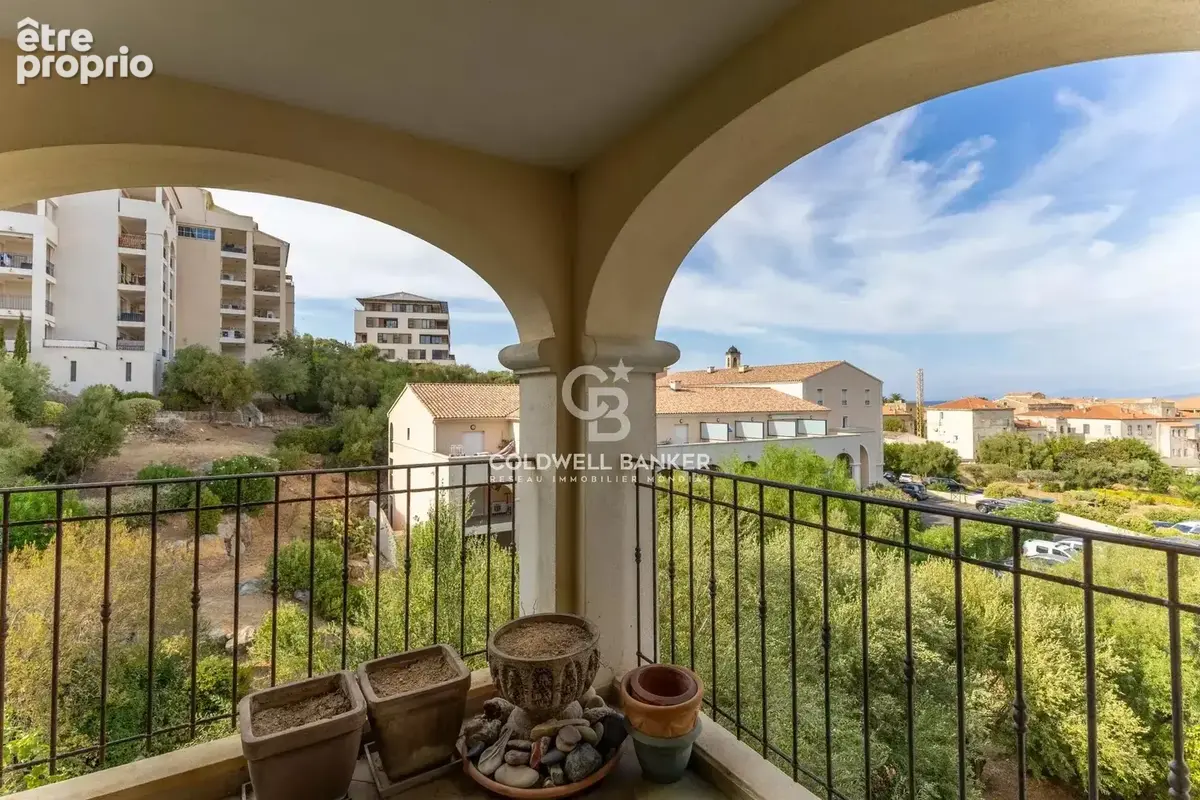 L'ile-rousse - Centre ville - Grand T4 en duplex - Cave & garage - photo 7