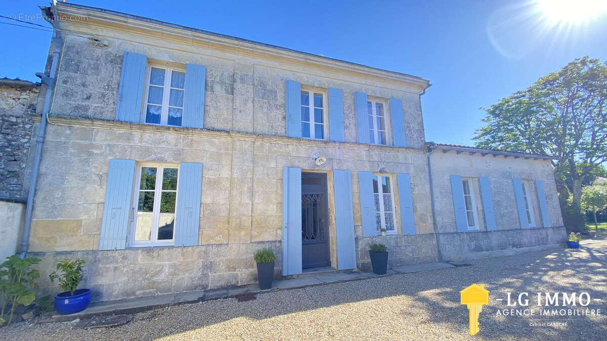 Maison à BRIE-SOUS-MORTAGNE