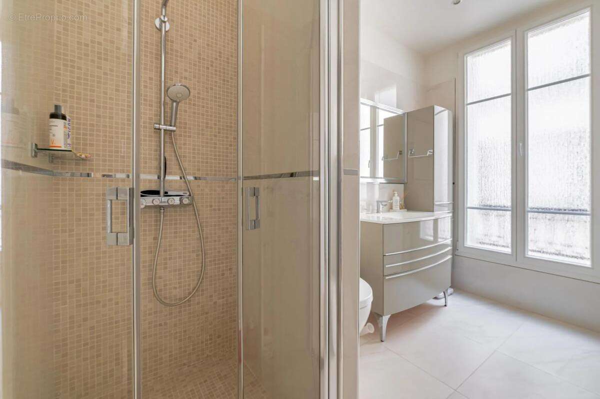 Appartement à NEUILLY-SUR-SEINE