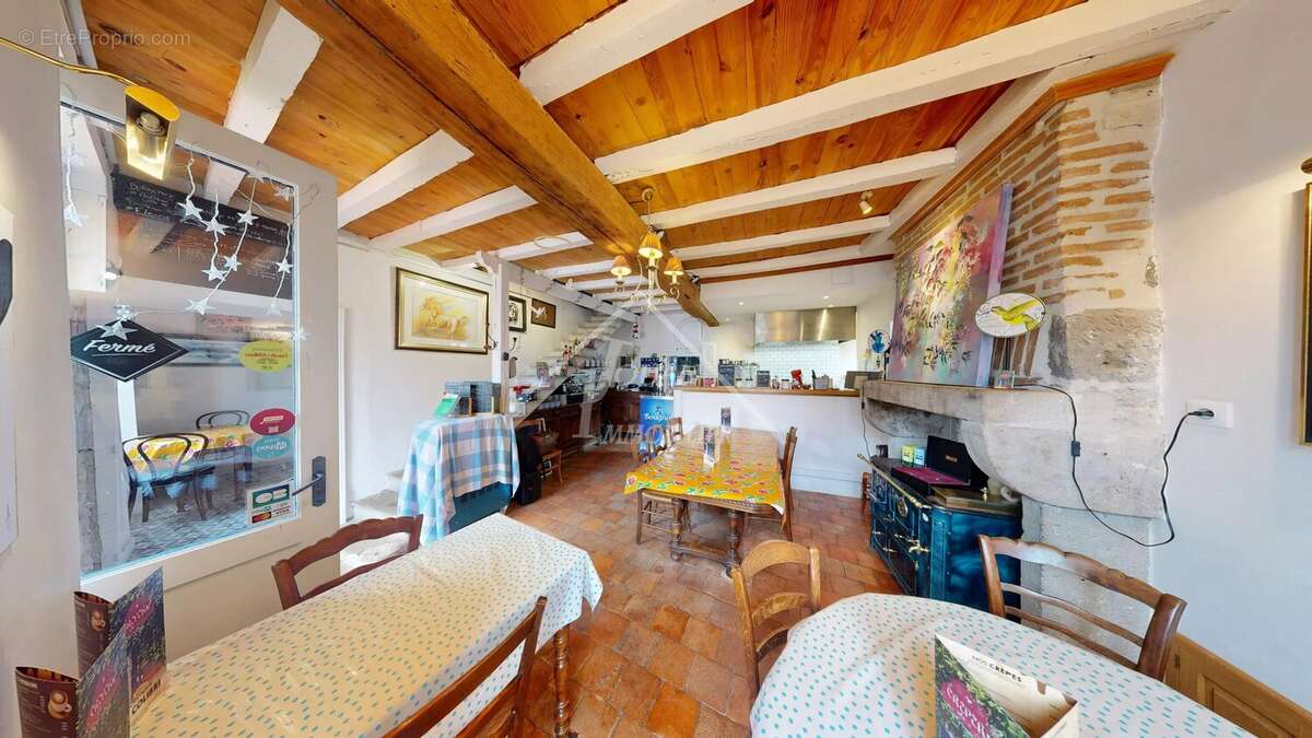 Commerce à CHARROUX