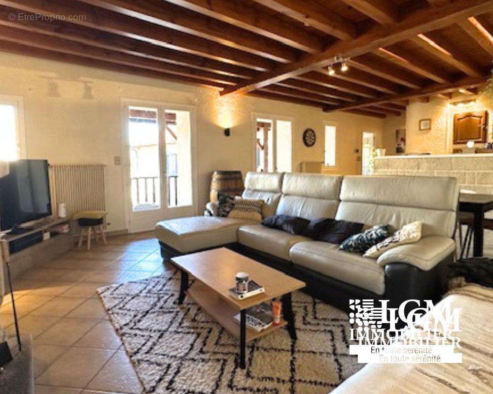 Maison à LE BREUIL-SUR-COUZE