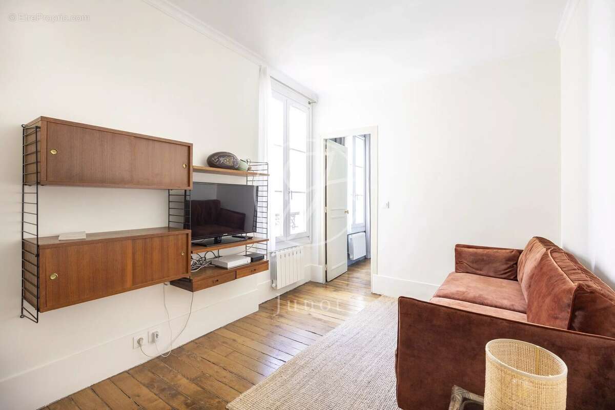 Appartement à PARIS-7E