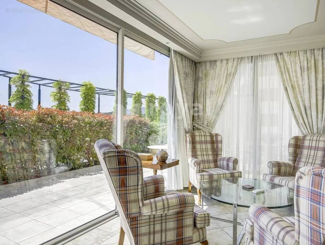 Appartement à MOUGINS