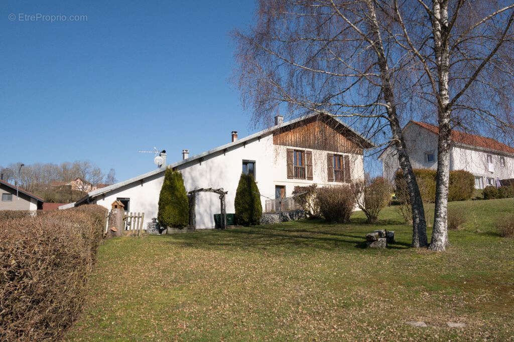 Maison à MAISONS-DU-BOIS-LIEVREMONT