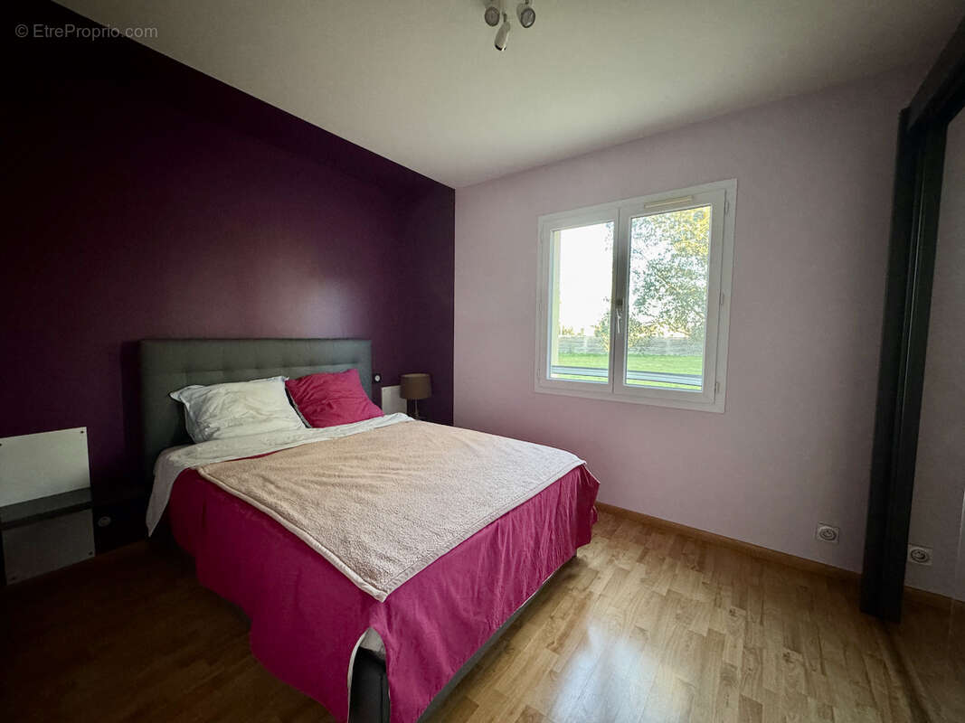 Maison à SAINT-ETIENNE-DE-FOUGERES