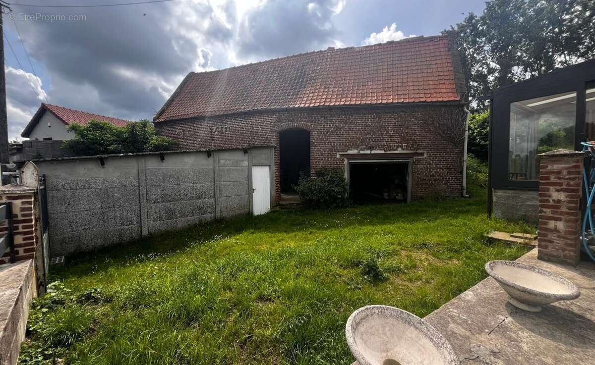 Maison individuelle avec garage, jardin et dépendance - photo 13