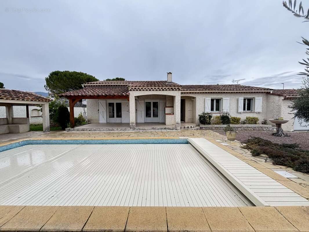 Maison à FIGANIERES