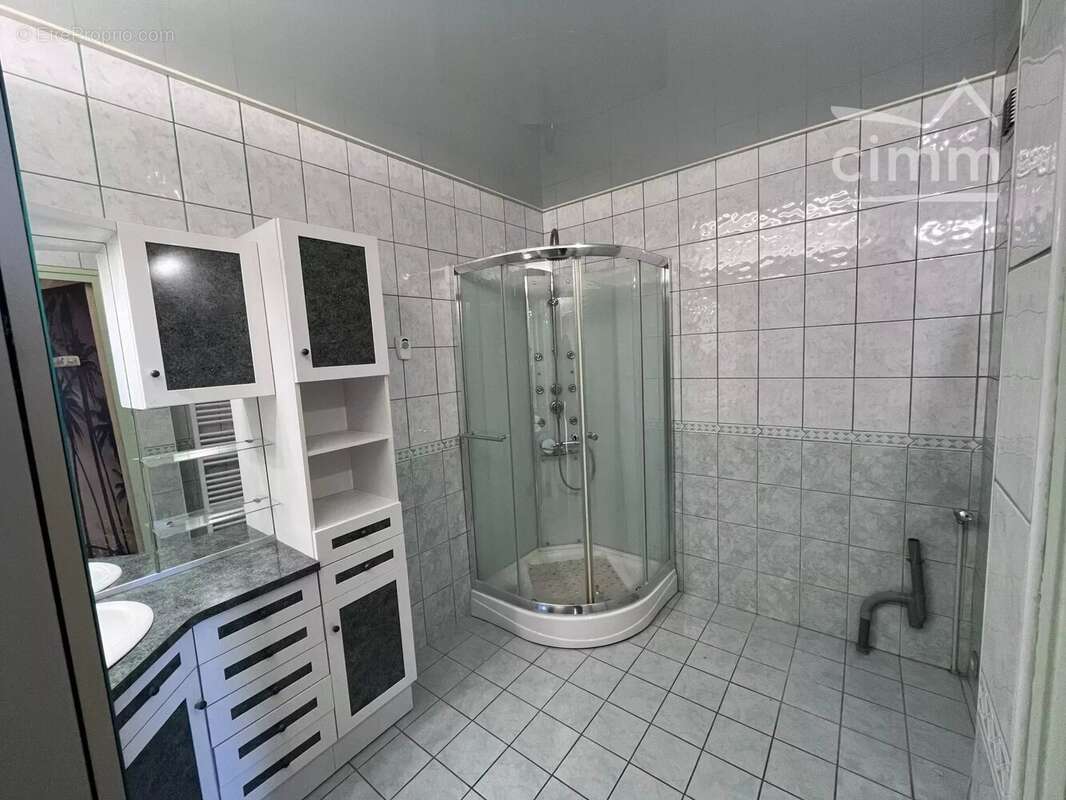- t3 - 70 m² - proche montchat - - photo 6