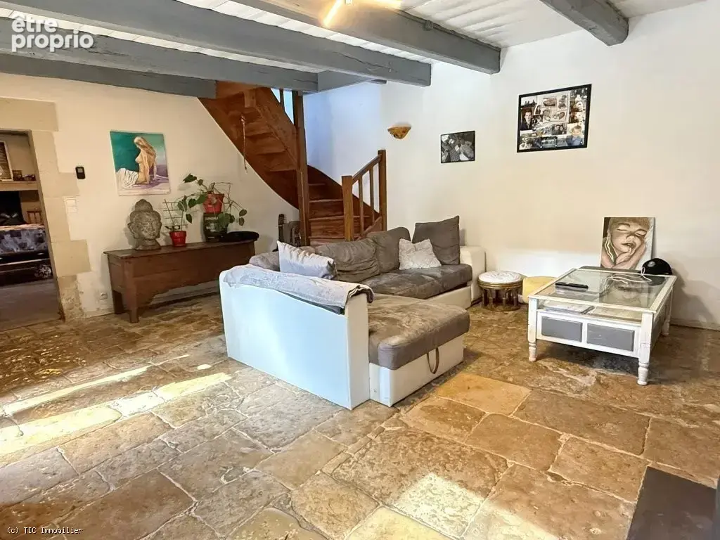Maison en Pierre Avec Sa Piscine Chauffée et Dépendances Sur 4676m² - photo 6