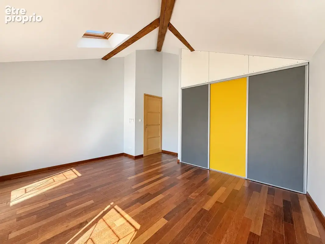 Appartement en duplex 174 m2 - MACLAS centre - 4 chambres, cave et terrasse privatives + jardin commun - photo 14