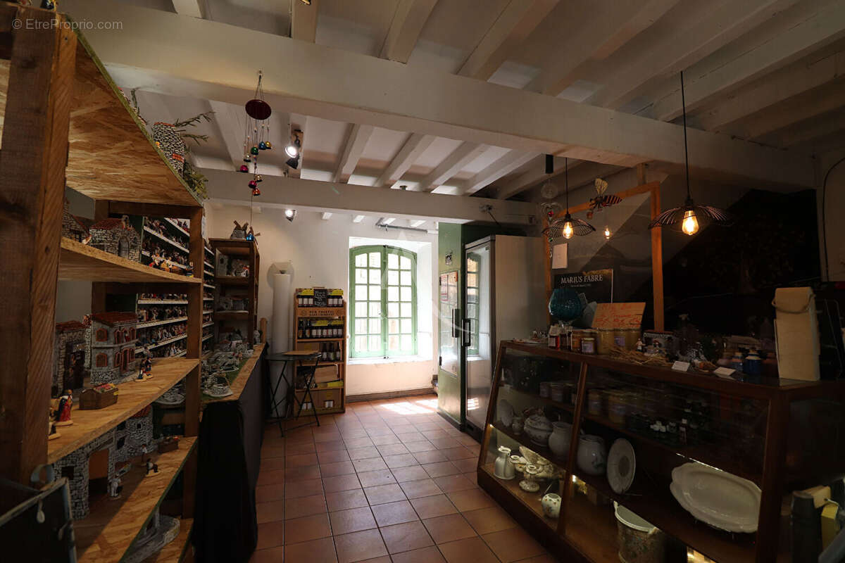 Commerce à MOUSTIERS-SAINTE-MARIE
