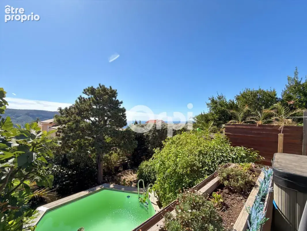 ** Cassis - Ensemble de trois appartements ** - photo 4