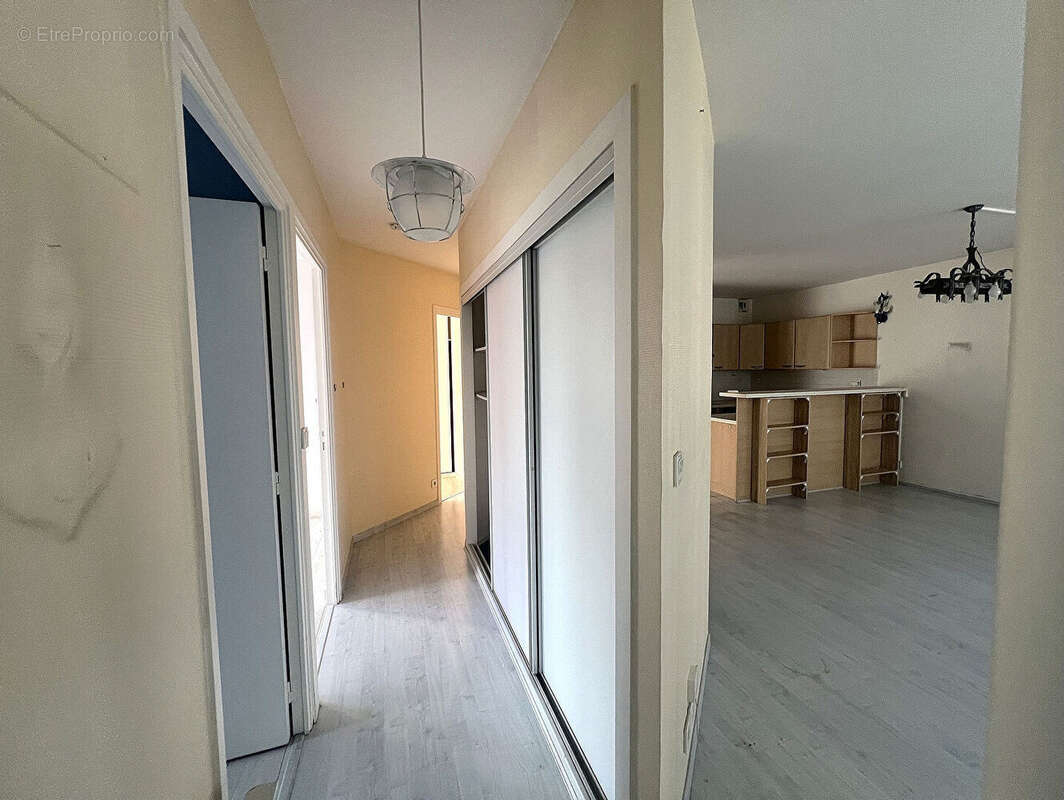 T5 de 98m², balcon terrasse, cave et parking - photo 10