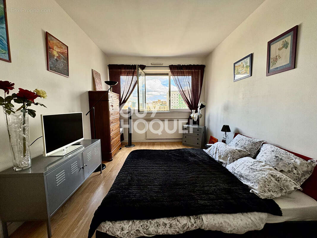 Appartement à COURBEVOIE