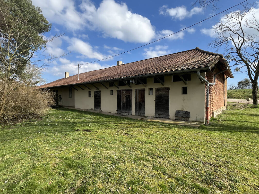 Maison à LA CHAPELLE-THECLE