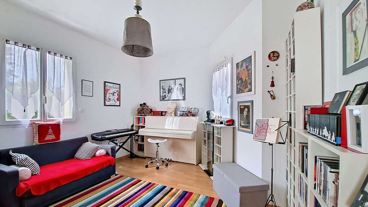 Briollay - Maison récente de plus de 220 m² avec de belles prestations - photo 8