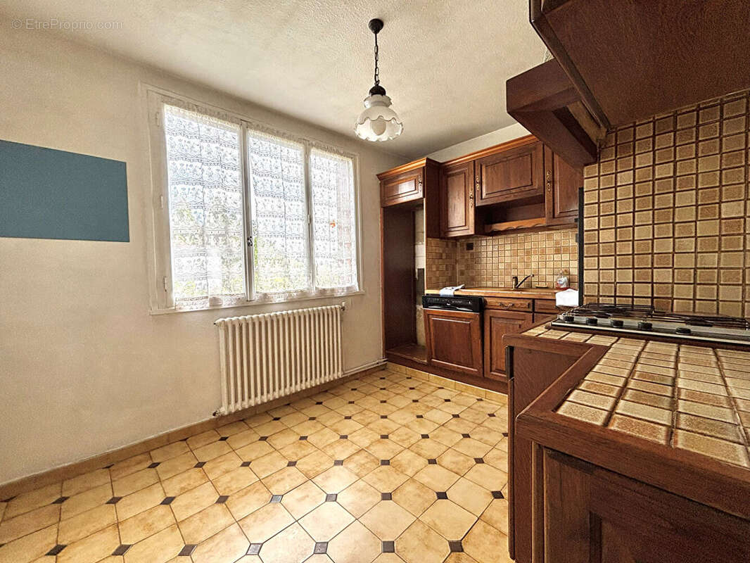 Maison à SAINT-JEAN-BONNEFONDS