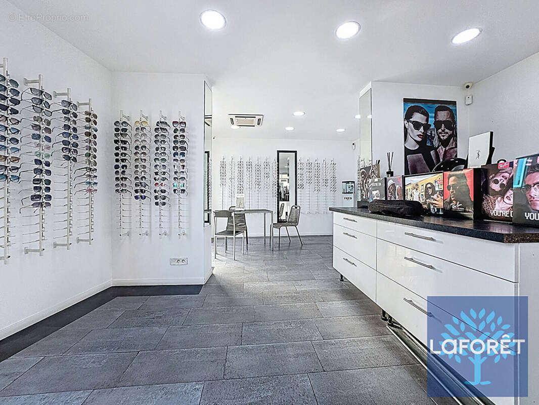 Commerce à NEUILLY-PLAISANCE