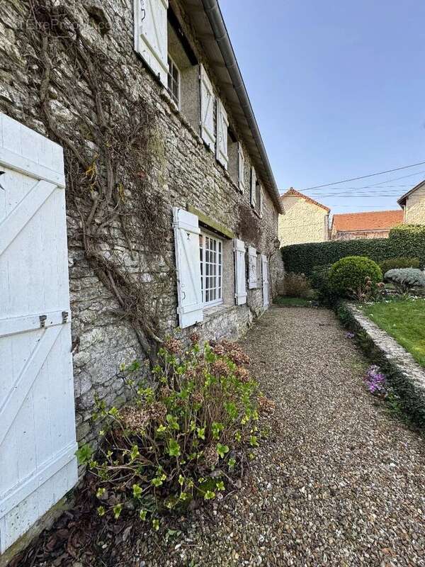 Maison à CRESPIERES