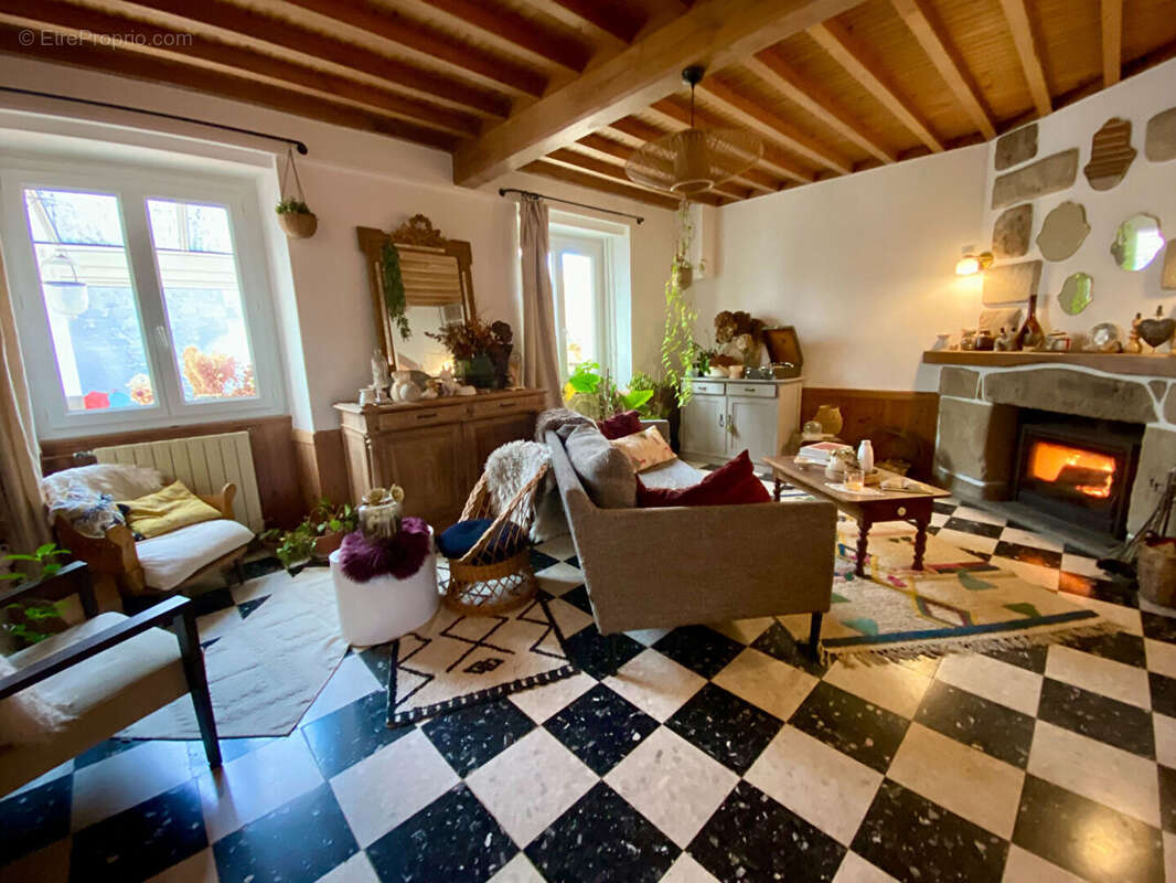 Maison à ALBOUSSIERE