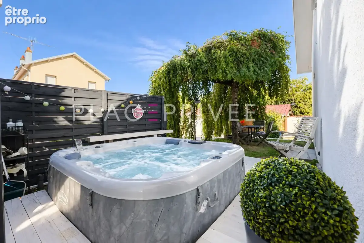Maison avec jardin et double garage - photo 4