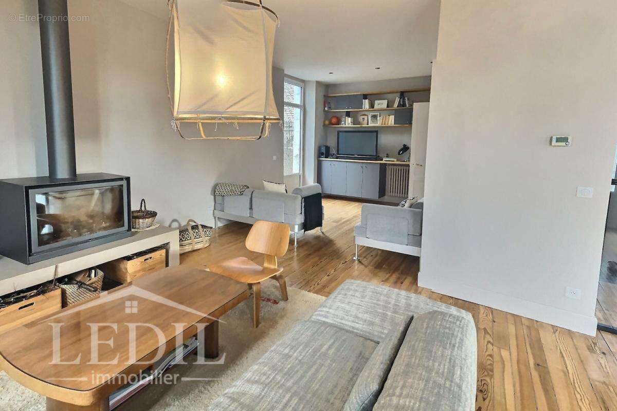 Élégant duplex de caractère avec terrasse et vue sur les montagnes - photo 4