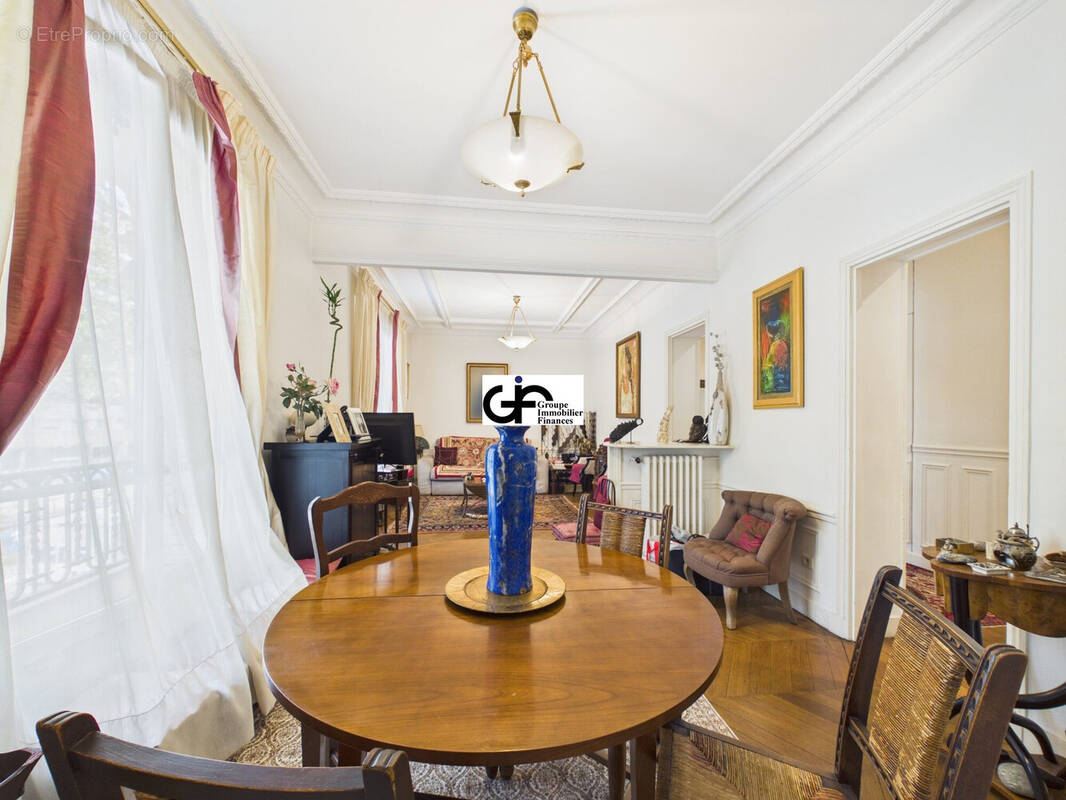 Appartement à PARIS-16E