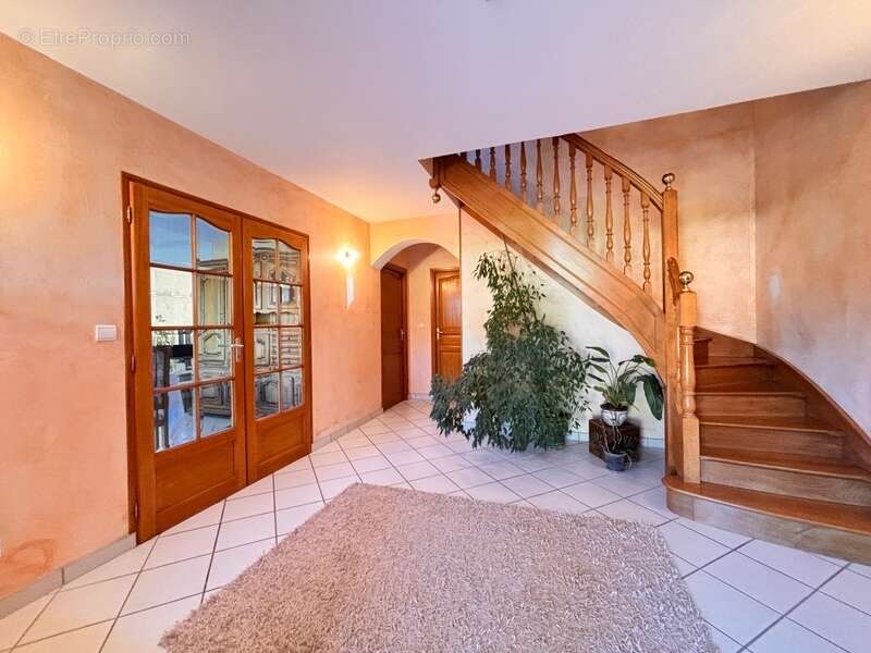 Maison de 167 m² - 3 chambres - Terrain clos de 1500 m² - Au calme à DRACY-le-FORT - photo 3