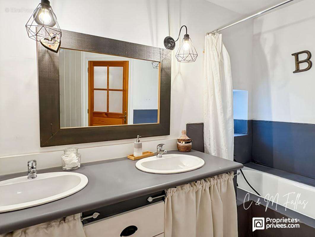 Maison à CAMARET-SUR-AIGUES