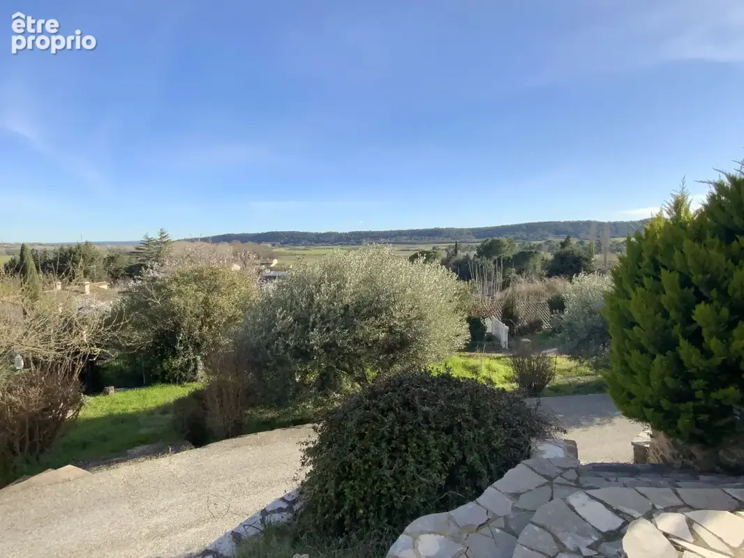 Villa de plain pied en position dominante avec vue . - photo 11
