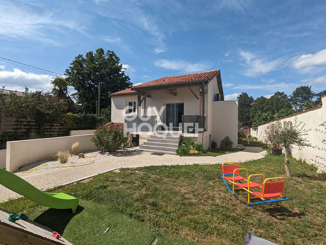 Maison à MEYZIEU