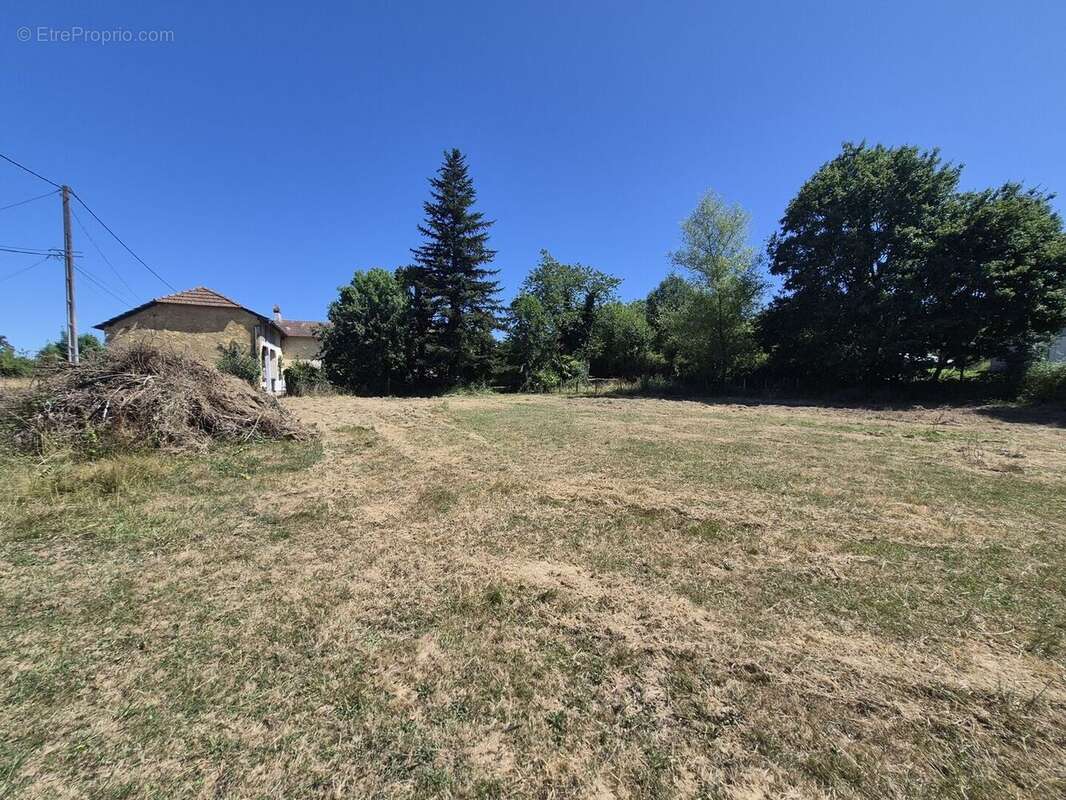 À vendre, proche de Tarbes (Hautes-Pyrénées): maison de plain-pied (ancienne fermette) à rénover avec grenier, garage, cour priv - photo 3
