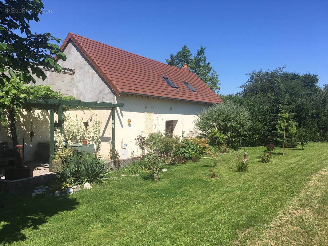 Maison à LURCY-LEVIS