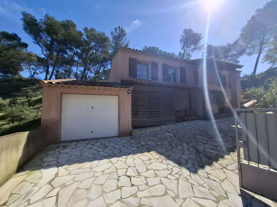 Maison à SAINT-ETIENNE-DU-GRES