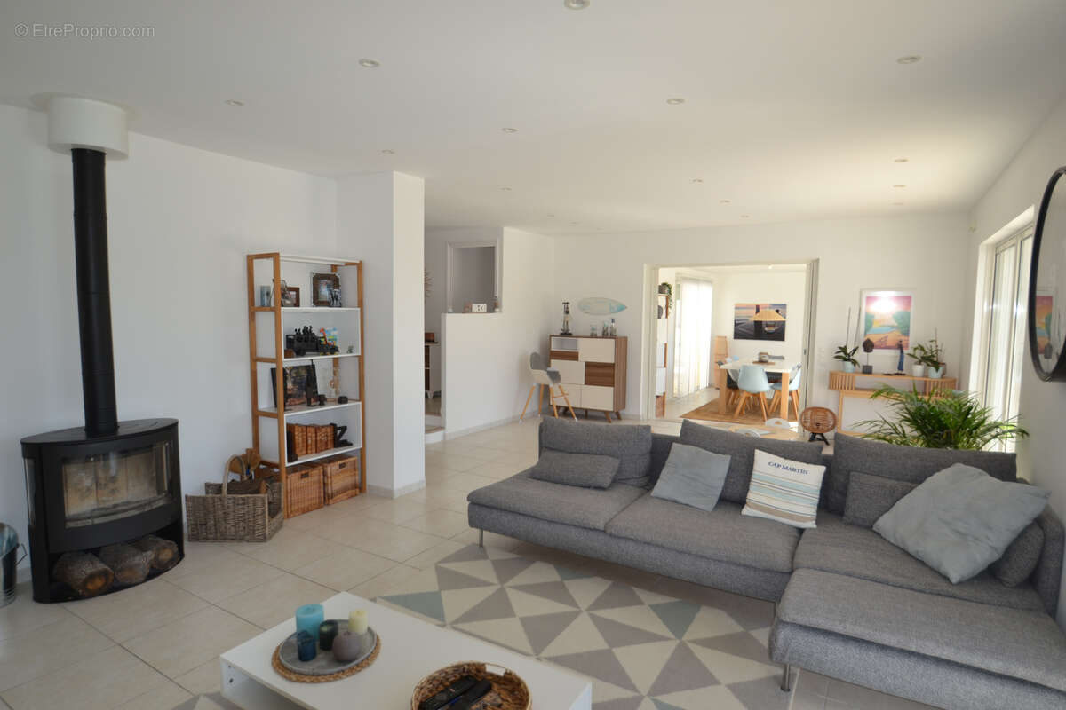 Maison à BAGNOLS-EN-FORET