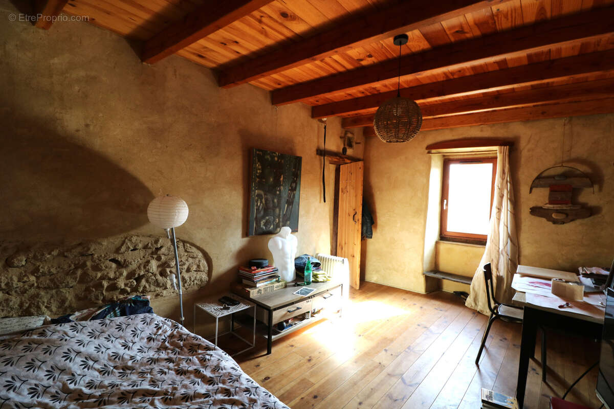 Maison à SAINT-JEAN-LE-COMTAL