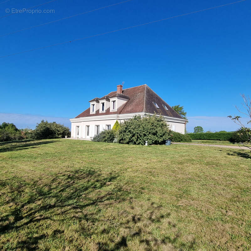 Maison à MONTGIVRAY